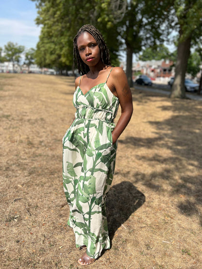 One of our most versatile jumpsuits! It has adjustable spaghetti straps, a sweetheart neckline, pockets, a side zipper, and wide legs. This look could be great for vacation, brunch, day, or even a night on the town. This jumpsuit will slay all day everyday! 
